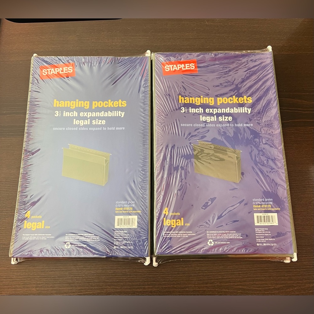 Staples 3‎ 1/2 inch Legal Size Green Hanging Pockets 8 pack